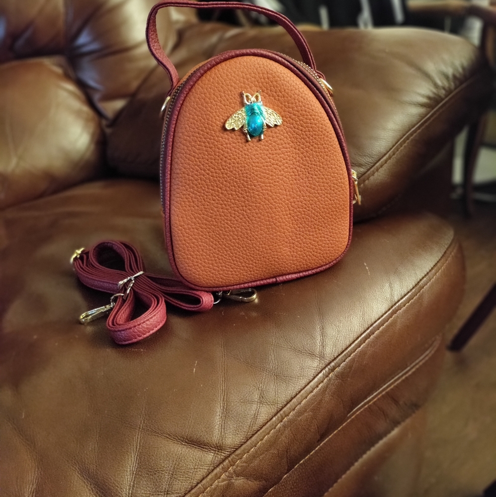 Woman's crossbody Bee bag